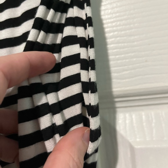 NWT SO Curved Hem Midi Skirt. - Picture 3 of 5